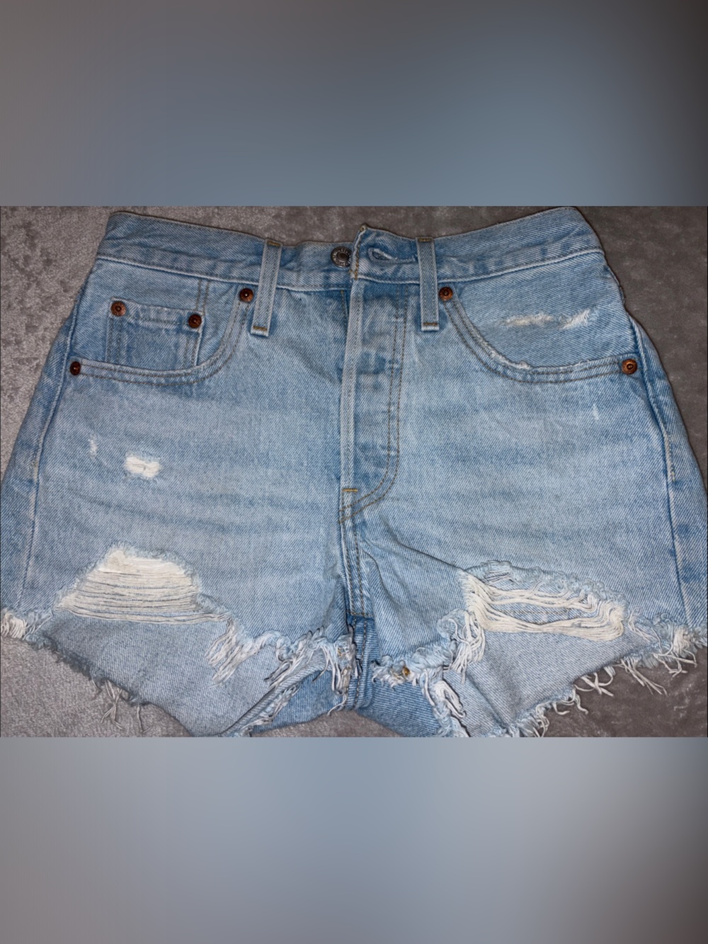 Levi’s 501 High Rise Distressed Denim Shorts – Light Wash – Size 24